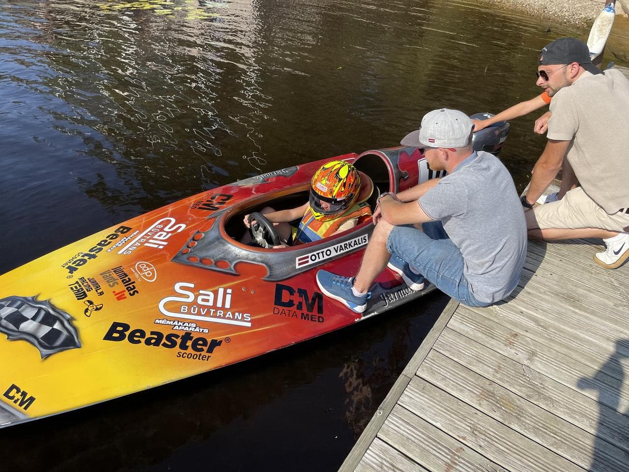 A story of me getting into powerboating gallery 2